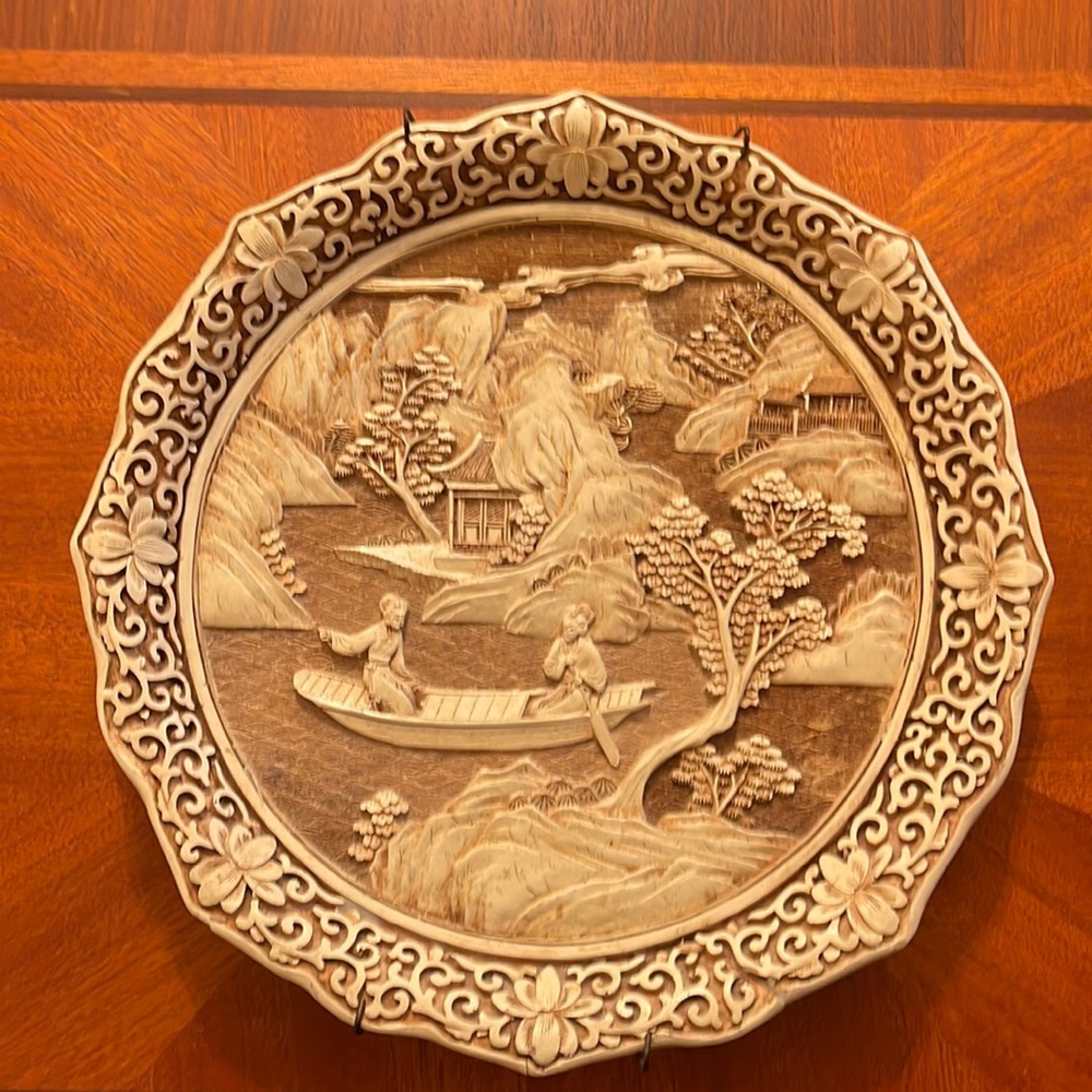 Vintage Ivory Dynasty 3D Plate